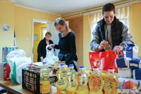 Obezbeđena praznična trpeza za 21 porodicu, sledi humanitarni koncert u sredu