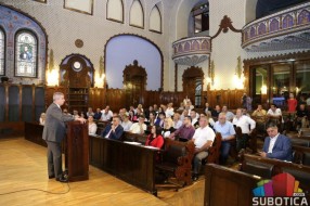 Savremena galerija uzburkala skupštinsku raspravu