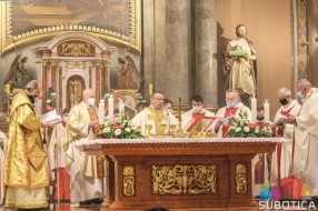 Mons. Slavko Večerin zaređen za biskupa Subotičke biskupije