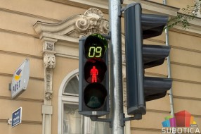 Na raskrsnicama postavljeni displeji sa odbrojavanjem i govornim modulima