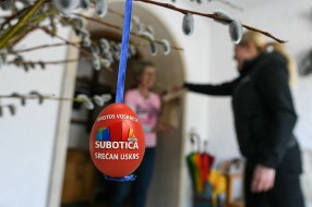 Hristos uskrsnu! Vaistinu voskrese! Sretan Vaskrs i uskršnji praznici!