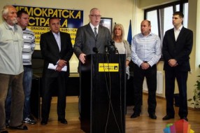 DS: Potpisi na peticiji za smenu Vlade Vojvodine su falsifikat!