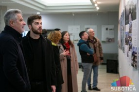 U holu Otvorenog univerziteta postavljena je izložba “ARH 2022”