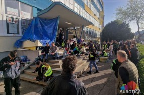 Studenti VTŠ obustavili fizičku blokadu, ali poručuju da borba nije završena