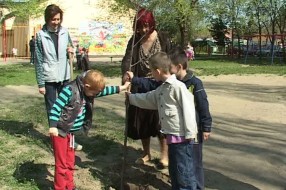 Kolo srpskih sestara ozelenjava vrtić "Mandarina"