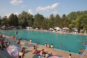 Bazeni i jezera u okolini Subotice: Gde pronaći osveženje tokom leta