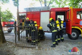 Održana pokazna vežba gašenja požara i spasavanja u Školskom centru "Dositej Obradović"