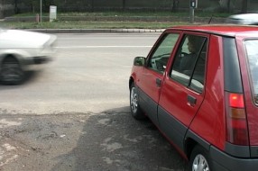 Problem oko parkiranja kod Bolnice