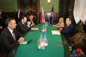 Šefovi diplomatije Srbije i Hrvatske na godišnjici DSHV