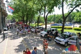 Policija i vatrogasci na Trgu u ponedeljak - kroz druženje sa građanima obeležavaju Dan i slavu MUP-a