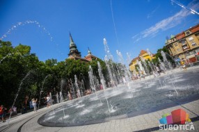 Puštena u rad nova fontana na rekonstruisanom Trgu