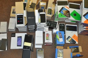 Zaplenjeni mobilni telefoni u vrednosti oko 2 miliona dinara