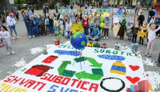 "Shvati svete da živiš od planete" - na Gradskom trgu obeležen Dan planete Zemlje