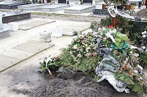 Ukrali mobilni iz grobnice