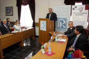 Kako promeniti statistiku nezaposlenosti?