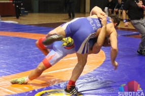 Rvanje: Spartak maksimalan u ligaškom delu, u subotu borba za trofej