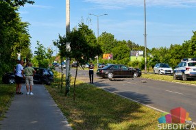 Teška saobraćajna nezgoda kod "Rode" na Segedinskom putu, učestvovala dva automobila