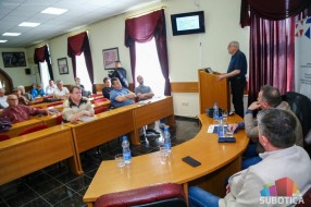 Bolest slinavka i šap sve bliži, stočarima se savetuju pojačane mere opreza