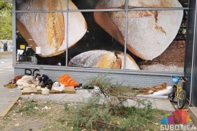 Beskućnici u centru Palića, problem koji traje