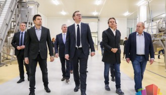 Predsednik Srbije Aleksandar Vučić obišao nove proizvodne pogone na Paliću i u Subotici