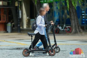 Za dve nedelje sankcionisano osam vozača električnih trotineta