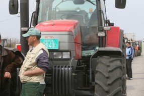 Protestna vožnja poljoprivrednika zbog niskih otkupnih cena