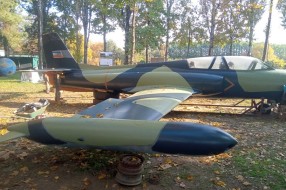 Mini Jugoslavija proslavlja Dan SFRJ izložbom muzejskog primerka aviona "Soko-jastreb NJ-21"