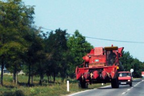 Oprez u saobraćaju, žetva u toku!