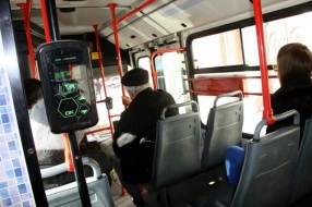 Prednja i zadnja vrata u autobusu