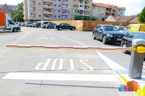 "Brza rampa" nije smanjila gužve na izlazu sa parkinga kod Otvorenog univerziteta