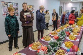 Otvorena 15. Božićna izložba - prikazani božićnjaci, tradicionalni kolači koji simbolizuju rođenje Hristovo