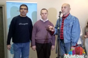 Održana humanitarna izložba slika Borisa Hrnjaka