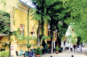 Rušenje gradskih simbola