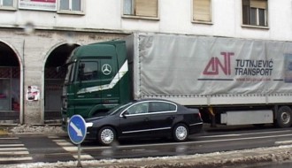 Kamioni i dalje prolaze kroz centar