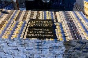 Carinici otkrili zlatni nakit i više od 16 hiljada paklica cigareta