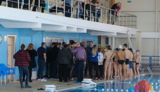 Ministar Udovičić uručio sportske rekvizite OŠ "Sveti Sava", potom obišao plivače Spartak Prozivke