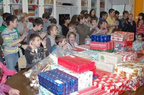Božićni pokloni i želje iz Mađarske za subotičke đake