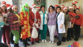 "Nasmejani pajaci" obradovali decu na odeljenju pedijatrije