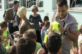 Fluorescentni prsluci za đake prvake