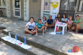 Oni su "slikari novog veka" - deca prodaju crteže i daju novac u humanitarne svrhe