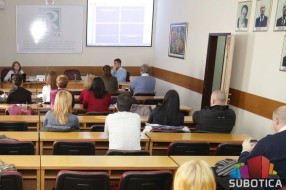 Klikom do usluga Privredne komore Srbije (PKS)