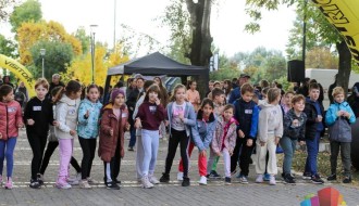 "Trka za srećnije detinjstvo" - Više od 1.000 učenika trčalo za humani cilj