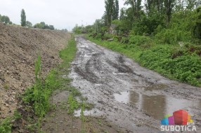 Improvizovani puteljak kao spona sa gradom, nastavljaju se muke stanovnika dela Kosovske