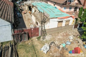 Porodici Dušnoki iz Aleksandrova urušio se krov, apeluju za pomoć ljudi dobre volje