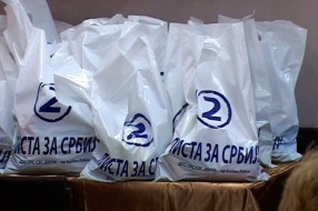 Paketići za meštane od DSS-a