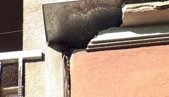 Srušio se deo fasade kod Sinagoge