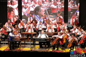 Na Trgu za Dan grada "Orkestar 100 violina"