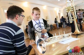 Upoznajte svet muzike: Izložba instrumenata u Muzičkoj školi