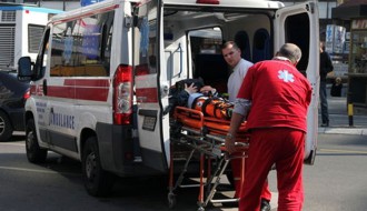 Pijani muškarac pištoljem na radnike Hitne pomoći tokom intervencije