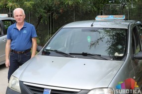 Porođaj u taksi vozilu - sugrađanka rodila devojčicu na putu do bolnice